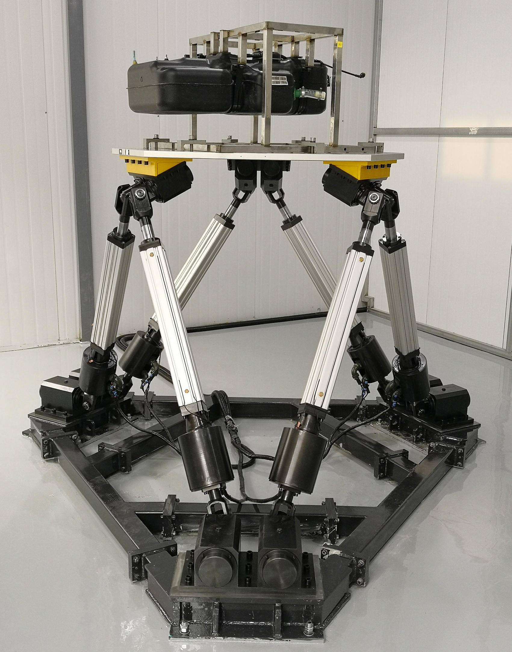 6.六自由度振動臺 副本.jpg